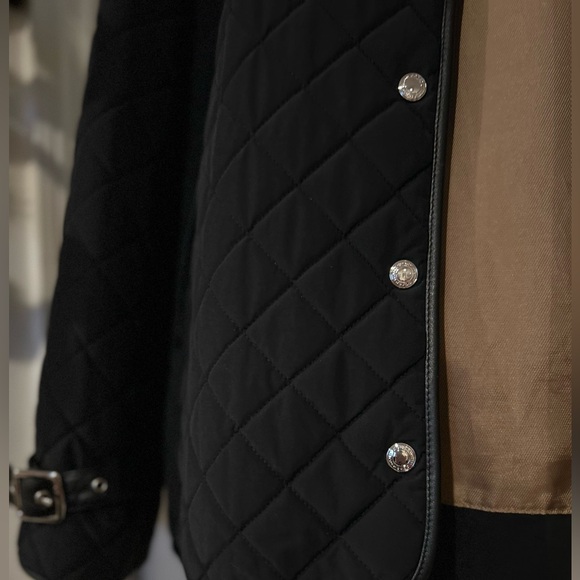 Coach Black Nylon Quilted Signature Snap, Leather Trim Jacket
Women’s Sz Sm - Picture 9 of 10